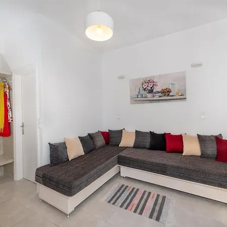 Aislin House Kamári